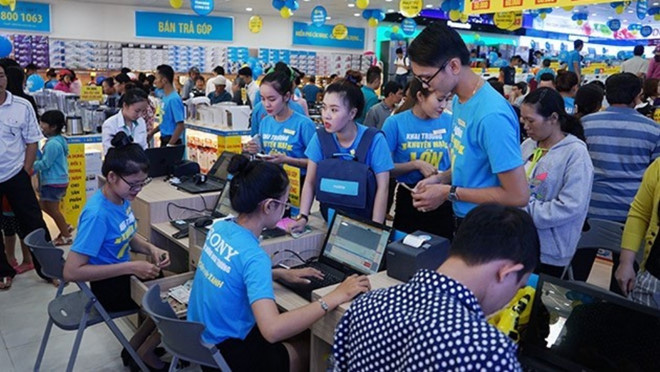 Nhân viên nhiễm Covid-19: Cổ phiếu Thế Giới Di Động giảm sàn, trắng bên mua - Ảnh 2. Nhân viên nhiễm Covid-19: Cổ phiếu Thế Giới Di Động giảm sàn, trắng bên mua - Ảnh 2.