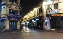 'Phố Tây' giữa thủ đô: Cứ 21h là quán đã đóng cửa, mai mình cũng xin nghỉ việc vì không có khách