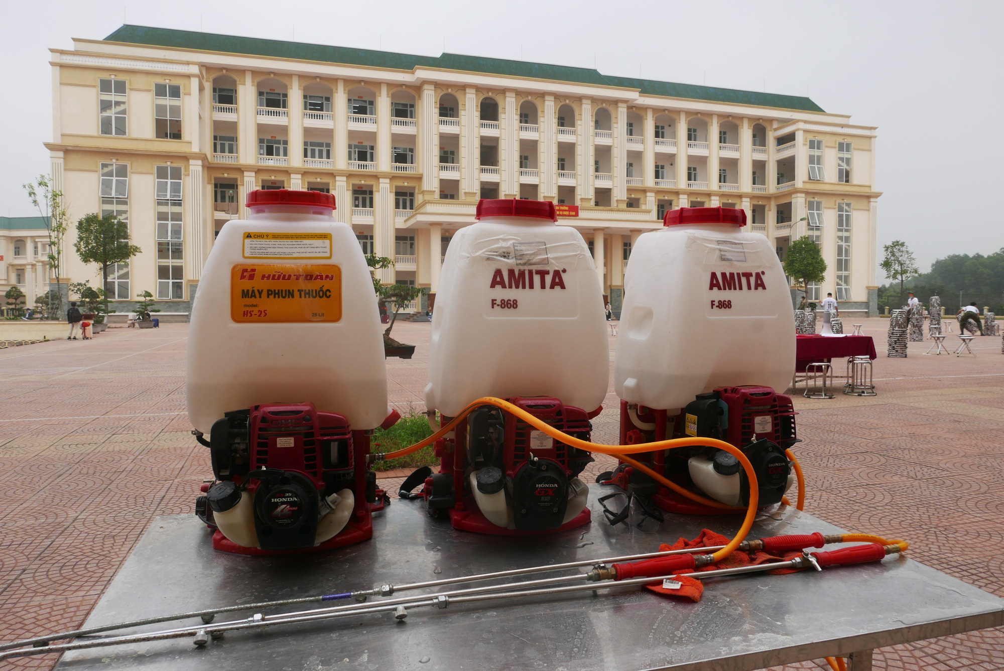 Hết cách li ở trường quân sự: Người lớn xúc động, trẻ nhỏ ôm chặt bộ đội - Ảnh 16. Hết cách li ở trường quân sự: Người lớn xúc động, trẻ nhỏ ôm chặt bộ đội - Ảnh 16.