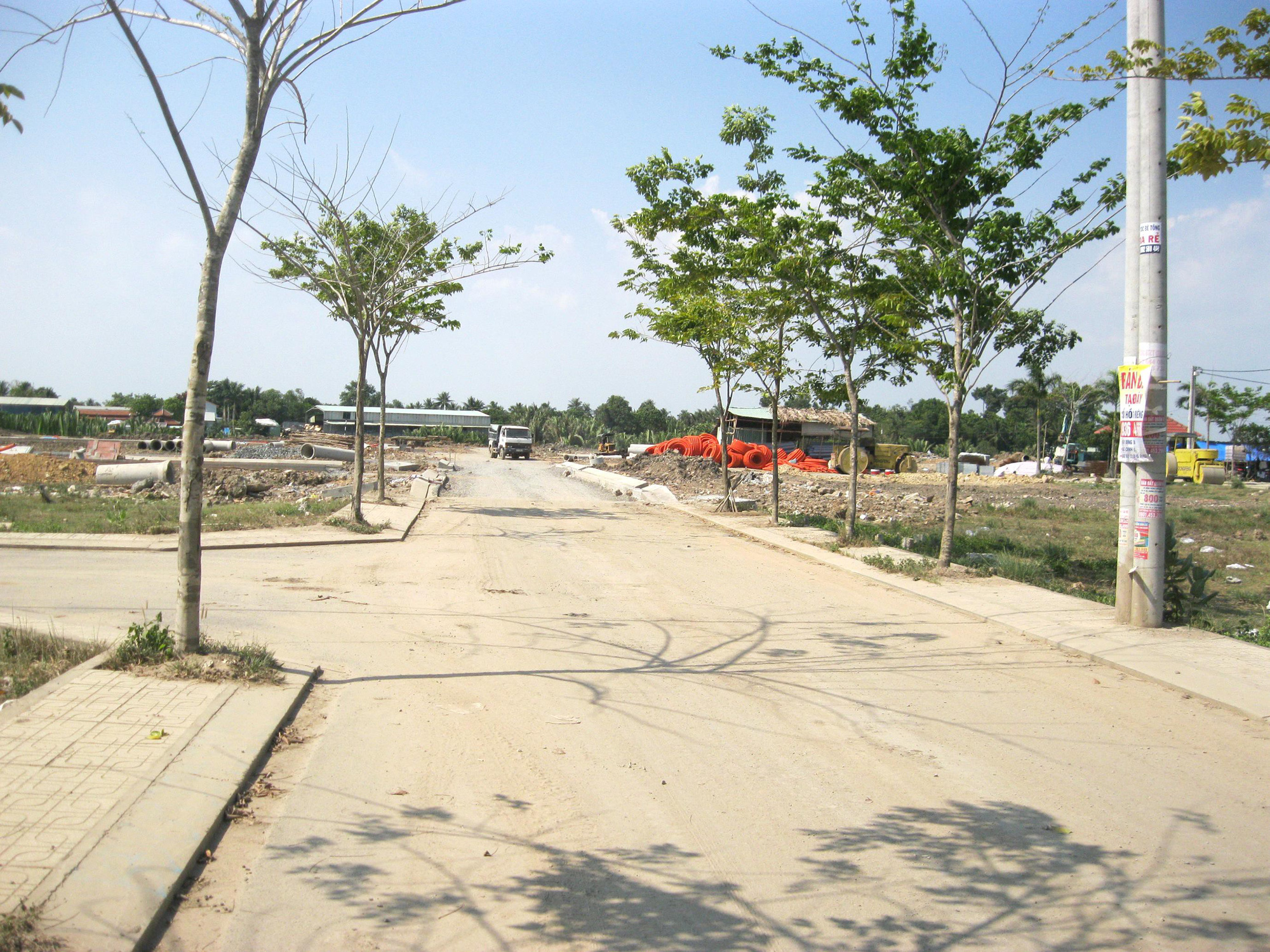 Phân lô bán nền tràn lan, đề xuất bỏ qui định cho phép tách thửa - Ảnh 1. Phân lô bán nền tràn lan, đề xuất bỏ qui định cho phép tách thửa - Ảnh 1.