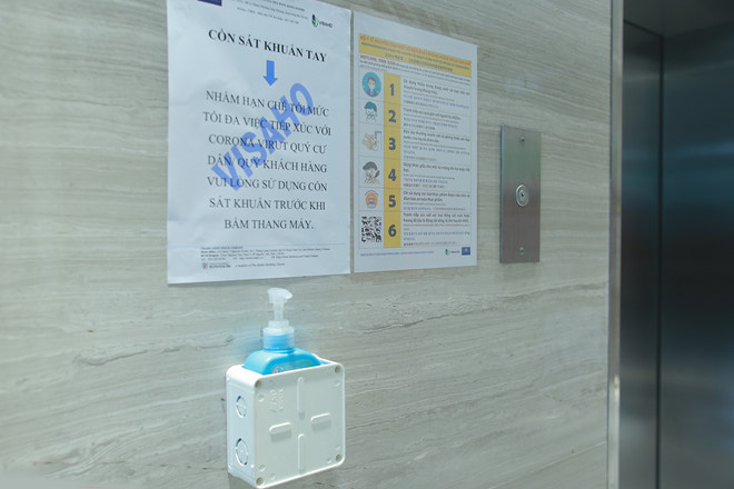 Chung cư tại Hà Nội vận hành thang máy bằng... tăm để chống dịch Covid-19 - Ảnh 5.