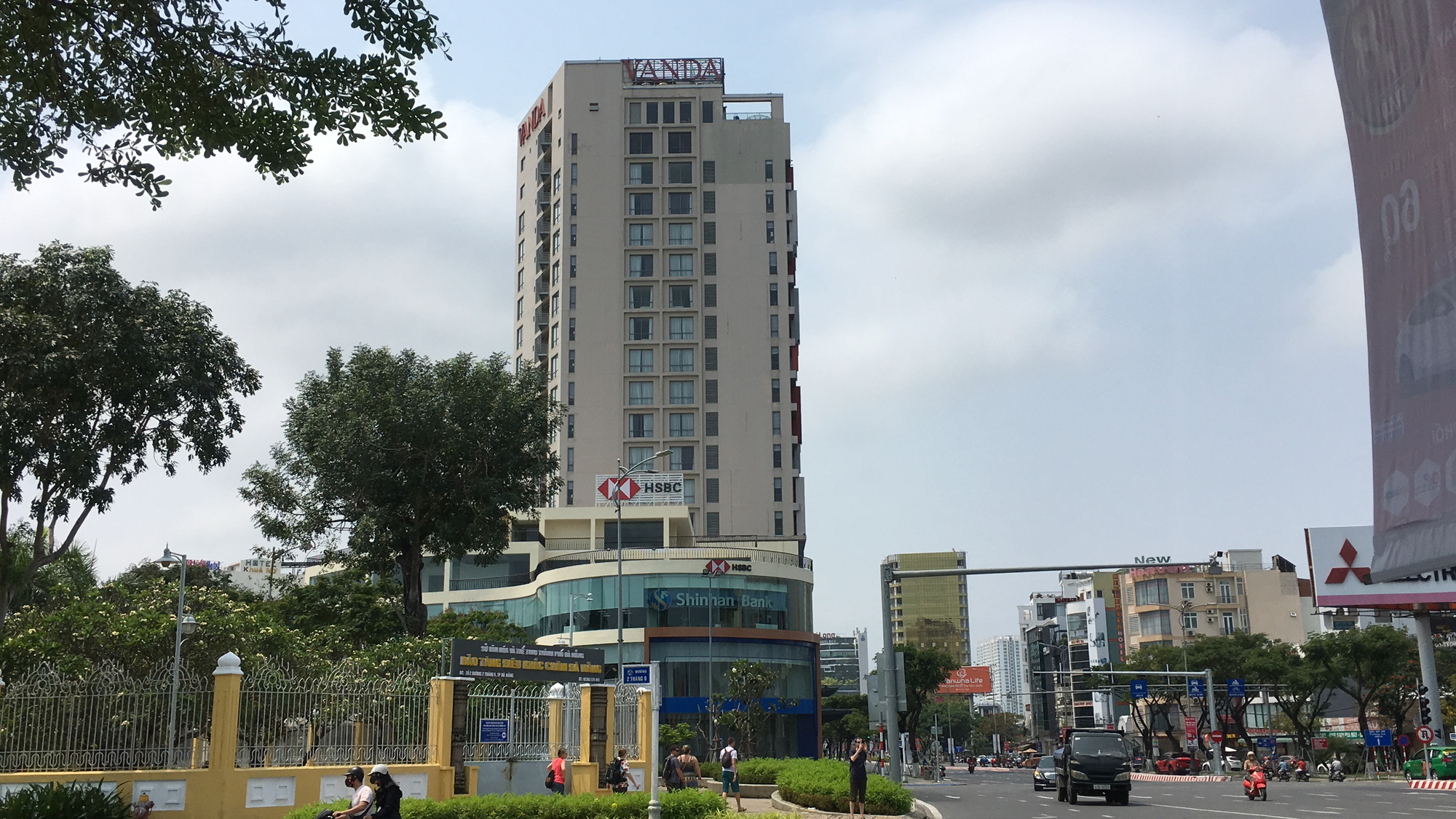 Đà Nẵng: 81 người có xét nghiệm âm tính khi tiếp xúc gần hai du khách Anh nhiễm Covid-19 - Ảnh 1. Đà Nẵng: 81 người có xét nghiệm âm tính khi tiếp xúc gần hai du khách Anh nhiễm Covid-19 - Ảnh 1.