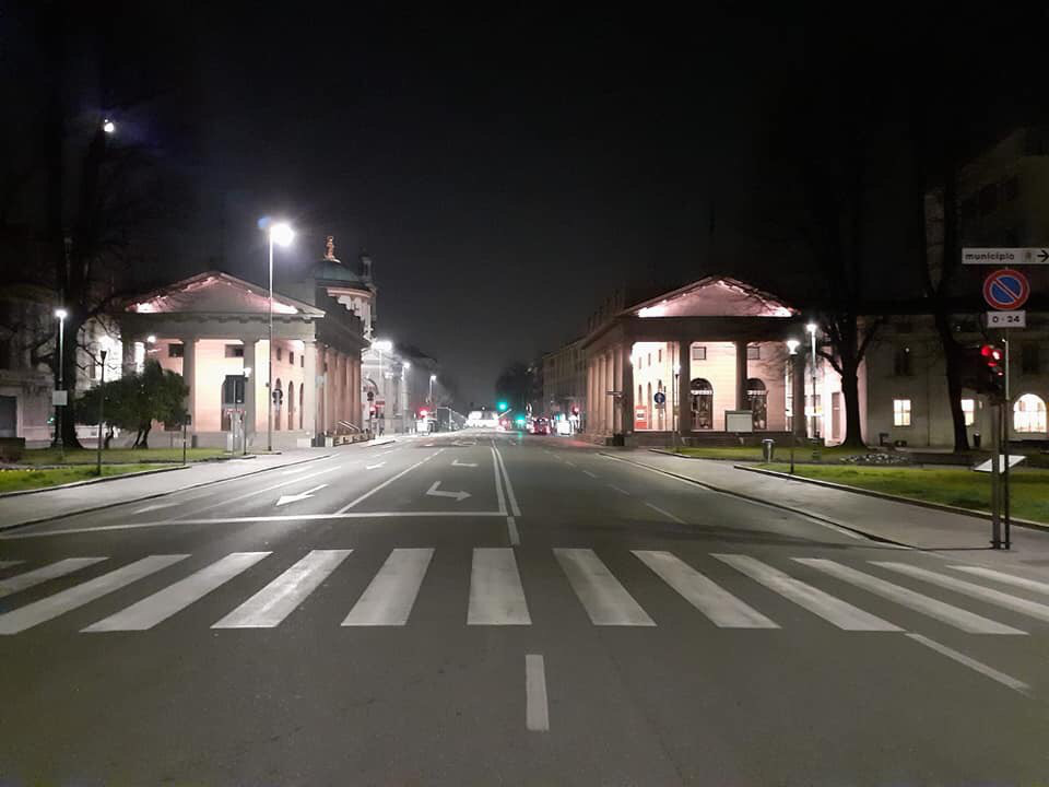 Hình ảnh Lombardy (Ý) tráng lệ trở thành 'thành phố ma' sau lệnh phong toả - Ảnh 5. Hình ảnh Lombardy (Ý) tráng lệ trở thành 'thành phố ma' sau lệnh phong toả - Ảnh 5.
