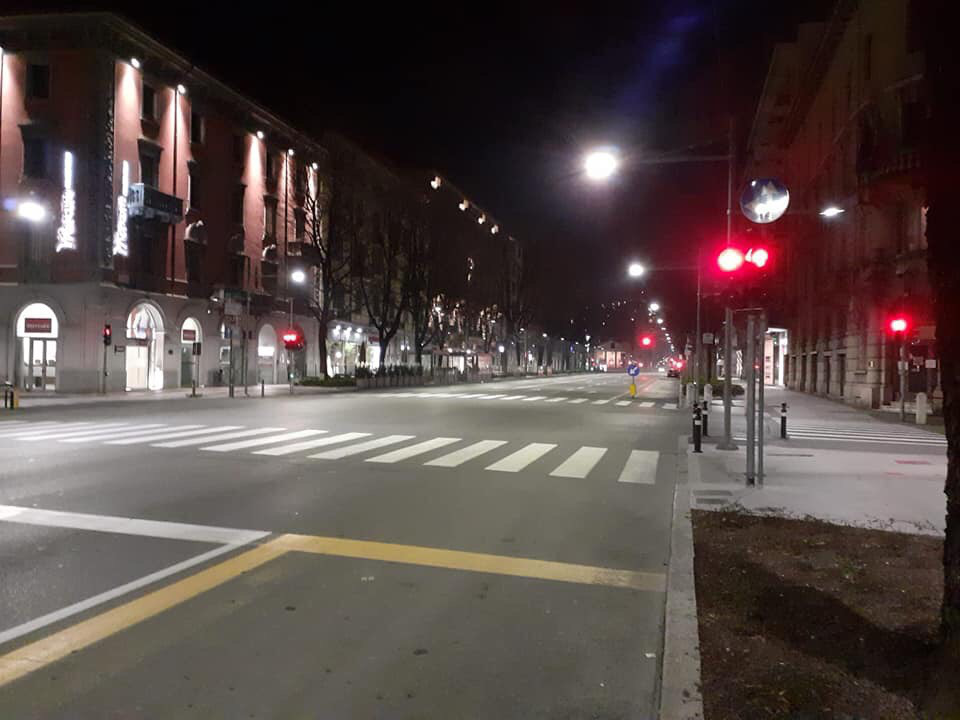 Hình ảnh Lombardy (Ý) tráng lệ trở thành 'thành phố ma' sau lệnh phong toả - Ảnh 4. Hình ảnh Lombardy (Ý) tráng lệ trở thành 'thành phố ma' sau lệnh phong toả - Ảnh 4.