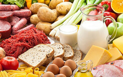 Giá cả thị trường hôm nay 13/3: Heo hơi rớt mạnh 12.000 đồng/kg, siêu thị bán thịt heo, thịt bò giá rẻ