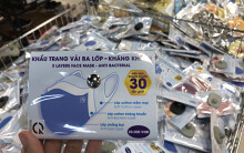 Vinatex sản xuất 25 triệu khẩu trang phòng Covid-19, đang bán khẩu trang vừa kháng khuẩn vừa kháng nước giá 12.000 đồng/cái
