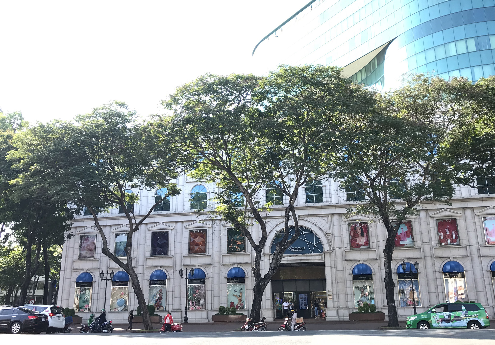 Liên tiếp xuất hiện ca nhiễm Covid-19, đường Sài Gòn vắng tanh, Vincom Đồng Khởi không một bóng người - Ảnh 8. Liên tiếp xuất hiện ca nhiễm Covid-19, đường Sài Gòn vắng tanh, Vincom Đồng Khởi không một bóng người - Ảnh 8.