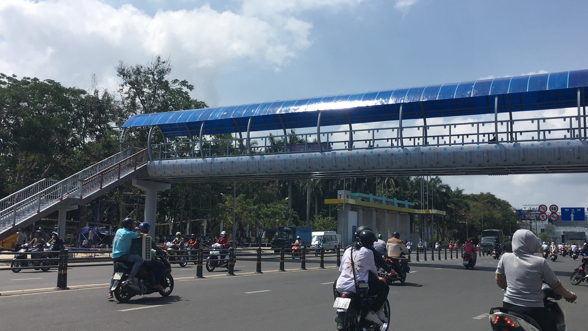 Cận cảnh cầu đi bộ tiền tỉ qua công viên 29/3 Đà Nẵng đầu tư cho người dân thụ hưởng - Ảnh 8. Cận cảnh cầu đi bộ tiền tỉ qua công viên 29/3 Đà Nẵng đầu tư cho người dân thụ hưởng - Ảnh 8.