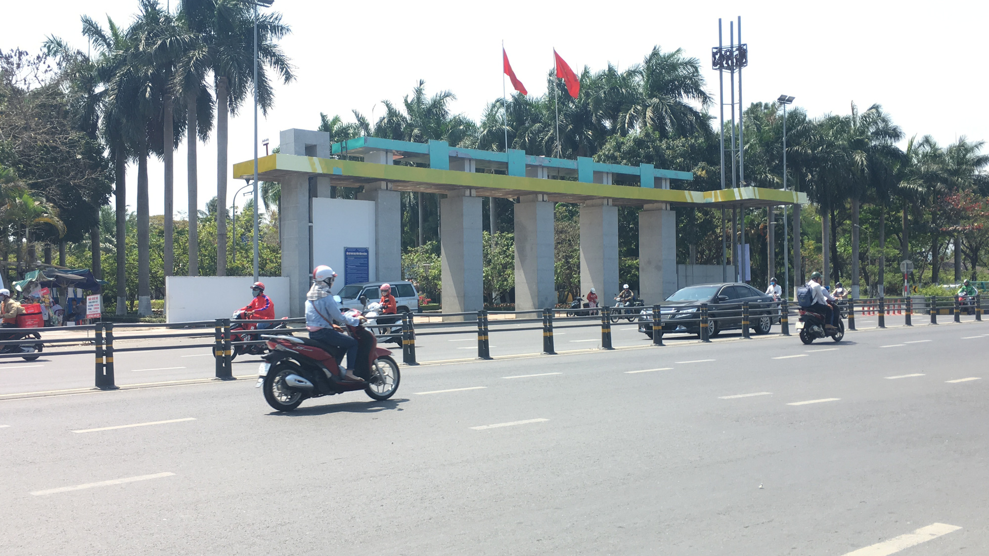 Cận cảnh cầu đi bộ tiền tỉ qua công viên 29/3 Đà Nẵng đầu tư cho người dân thụ hưởng - Ảnh 1. Cận cảnh cầu đi bộ tiền tỉ qua công viên 29/3 Đà Nẵng đầu tư cho người dân thụ hưởng - Ảnh 1.