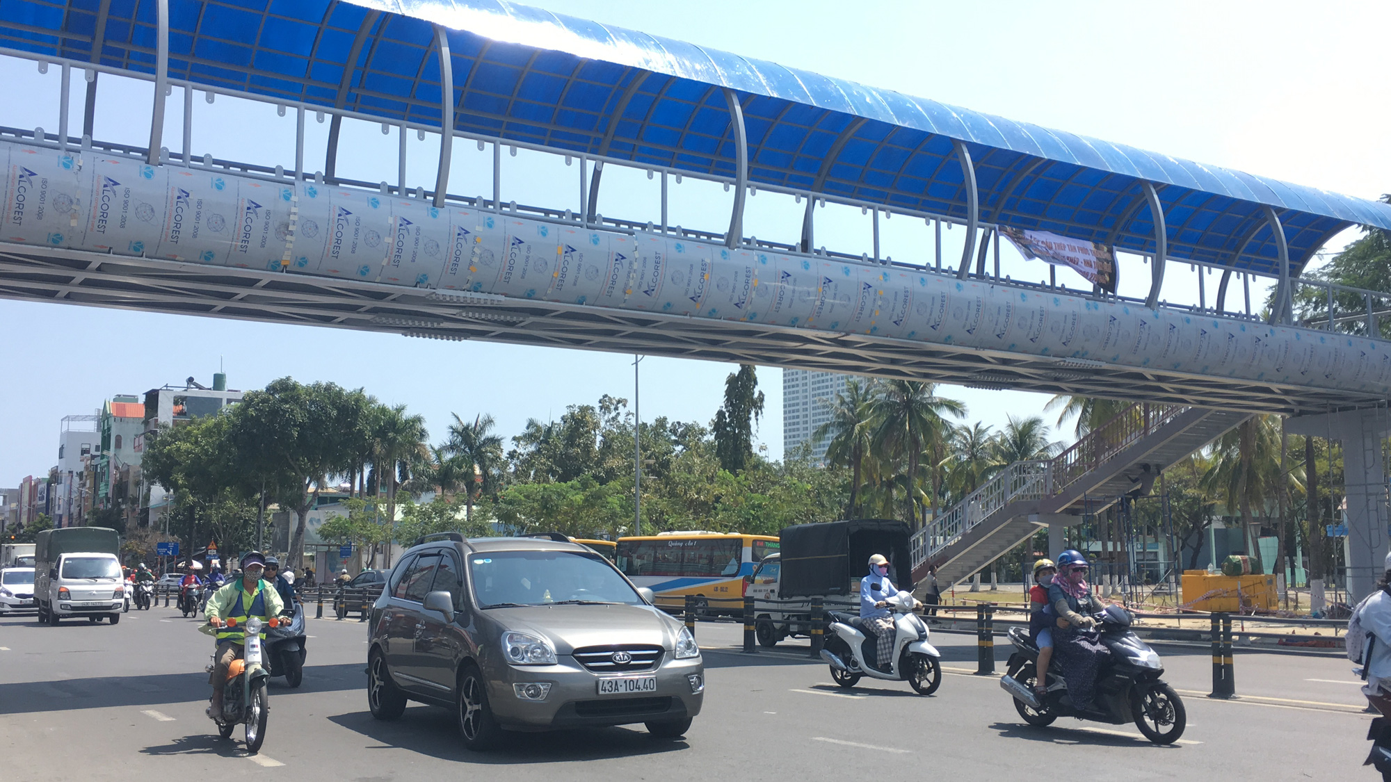 Cận cảnh cầu đi bộ tiền tỉ qua công viên 29/3 Đà Nẵng đầu tư cho người dân thụ hưởng - Ảnh 6. Cận cảnh cầu đi bộ tiền tỉ qua công viên 29/3 Đà Nẵng đầu tư cho người dân thụ hưởng - Ảnh 6.