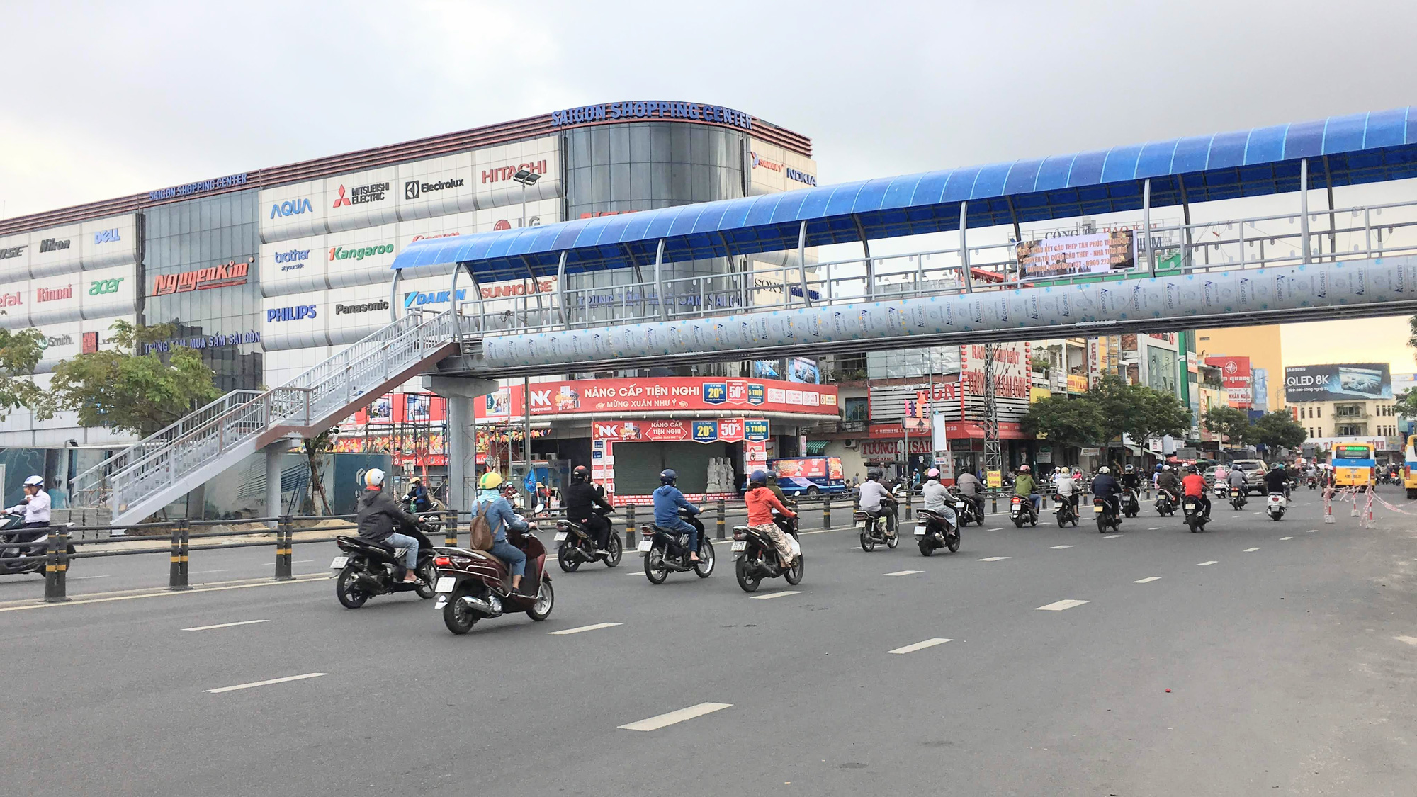 Cận cảnh cầu đi bộ tiền tỉ qua công viên 29/3 Đà Nẵng đầu tư cho người dân thụ hưởng - Ảnh 2. Cận cảnh cầu đi bộ tiền tỉ qua công viên 29/3 Đà Nẵng đầu tư cho người dân thụ hưởng - Ảnh 2.