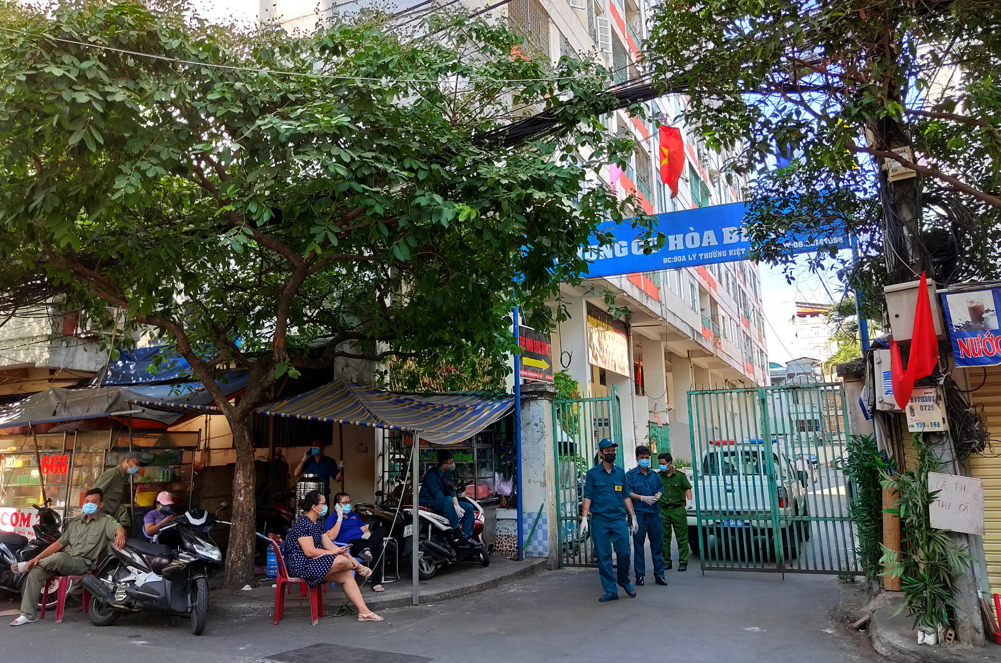 Nếu không quyết liệt ngay từ ban đầu, có thể 12.000 người đã bị nhiễm Covid-19 trong một tháng - Ảnh 2. Nếu không quyết liệt ngay từ ban đầu, có thể 12.000 người đã bị nhiễm Covid-19 trong một tháng - Ảnh 2.