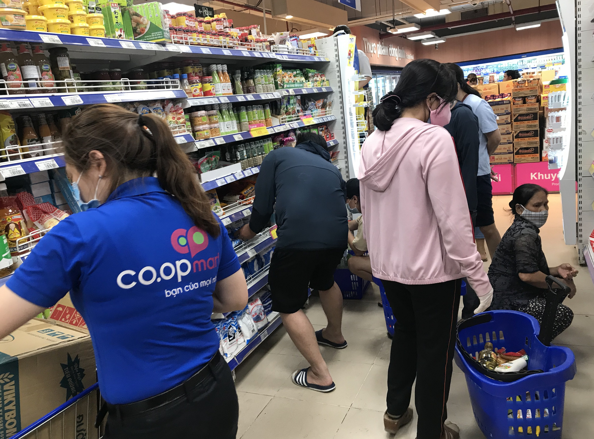 TP HCM kiến nghị giảm thuế thu nhập cá nhân, giảm giá điện giờ cao điểm vì dịch Covid-19 - Ảnh 1.