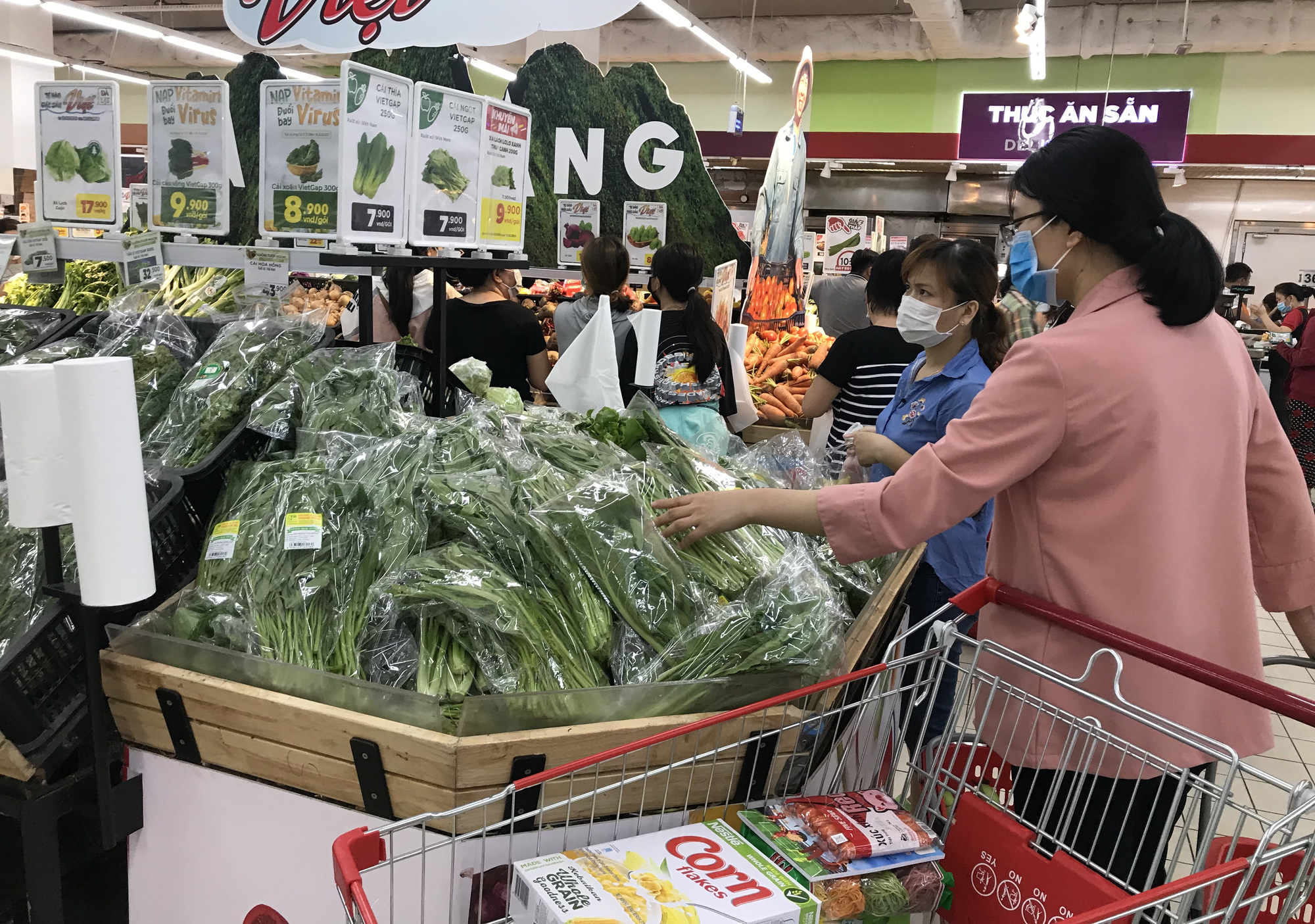 Bộ trưởng Trần Tuấn Anh: Đủ hàng hoá, thực phẩm thiết yếu ngay cả trường hợp cách li một thành phố - Ảnh 2. Bộ trưởng Trần Tuấn Anh: Đủ hàng hoá, thực phẩm thiết yếu ngay cả trường hợp cách li một thành phố - Ảnh 2.