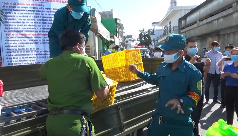 Qui trình cung cấp thực phẩm trong khu đường cách li COVID-19 - Ảnh 1. Qui trình cung cấp thực phẩm trong khu đường cách li COVID-19 - Ảnh 1.