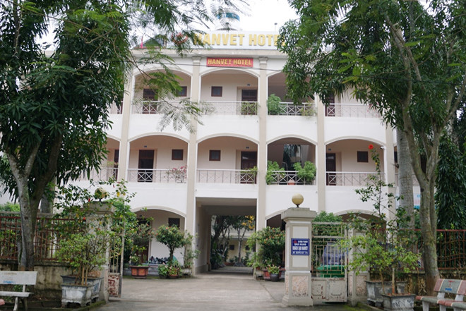 Người đàn ông Hà Tĩnh nhường khách sạn làm nơi cách li phòng chống Covid-19 - Ảnh 2. Người đàn ông Hà Tĩnh nhường khách sạn làm nơi cách li phòng chống Covid-19 - Ảnh 2.