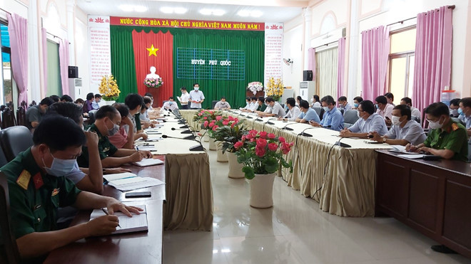 Kiên Giang họp khẩn: Du khách dương tính với Covid-19 'đi khắp nơi ở Phú Quốc' - Ảnh 1. Kiên Giang họp khẩn: Du khách dương tính với Covid-19 'đi khắp nơi ở Phú Quốc' - Ảnh 1.
