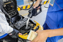 Vì sao giá xăng trong nước không giảm mạnh như thế giới