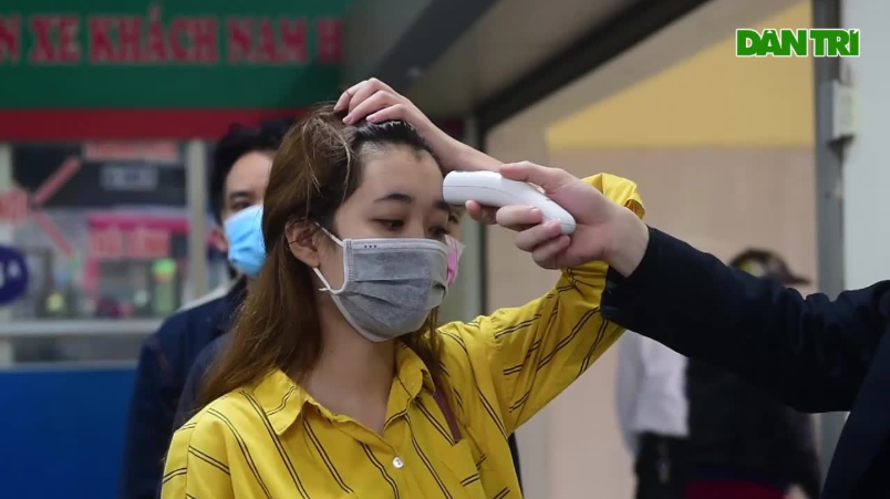 Bến xe áp dụng 'trăm phương nghìn kế' phòng dịch Covid-19 - Ảnh 1.