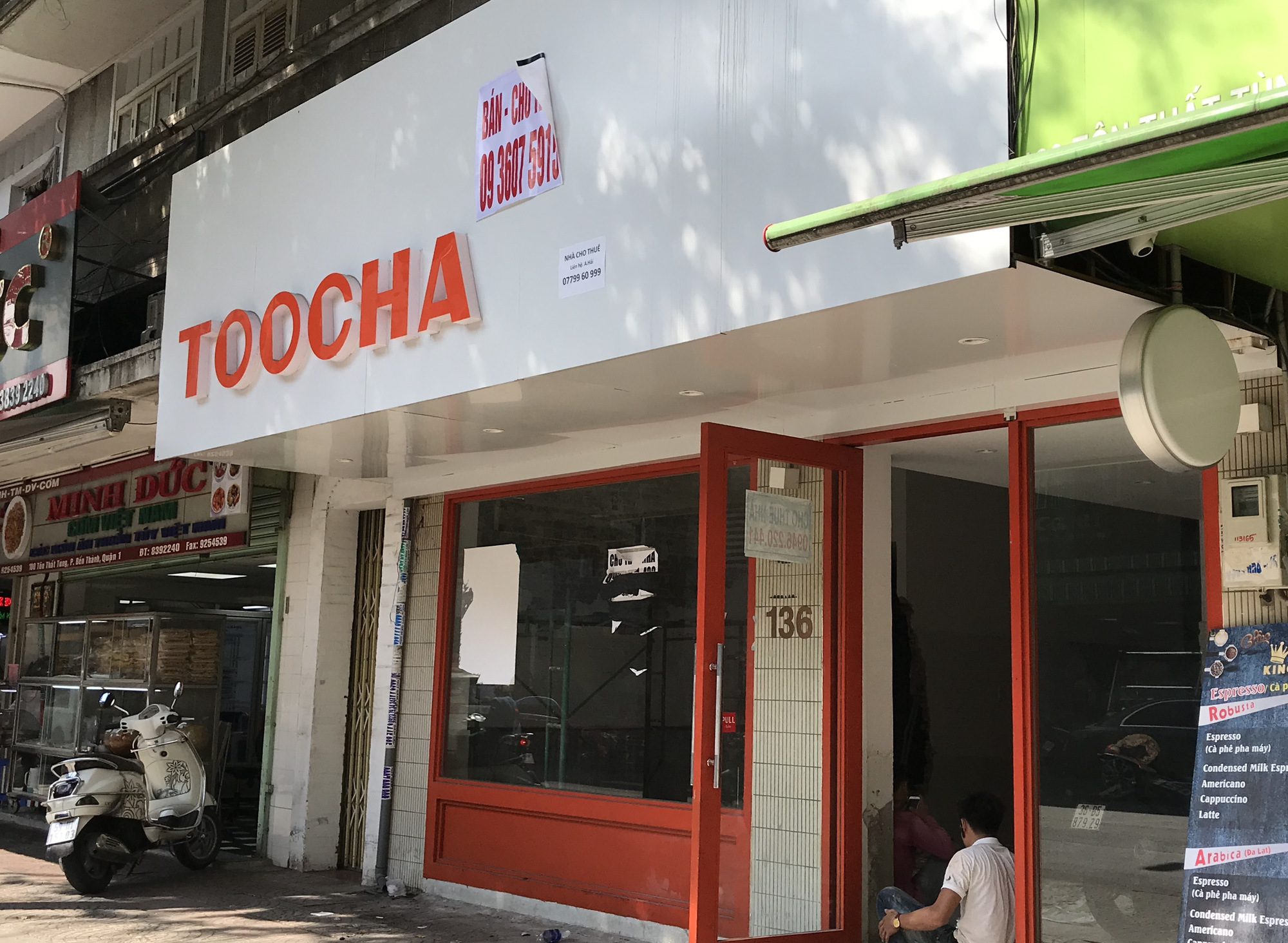 Hình ảnh loạt cửa hàng Toocha, sữa đậu nành Mr Bean của Shark Thủy, thậm chí 7-Eleven cũng đóng cửa vì Covid-19 - Ảnh 4. Hình ảnh loạt cửa hàng Toocha, sữa đậu nành Mr Bean của Shark Thủy, thậm chí 7-Eleven cũng đóng cửa vì Covid-19 - Ảnh 4.