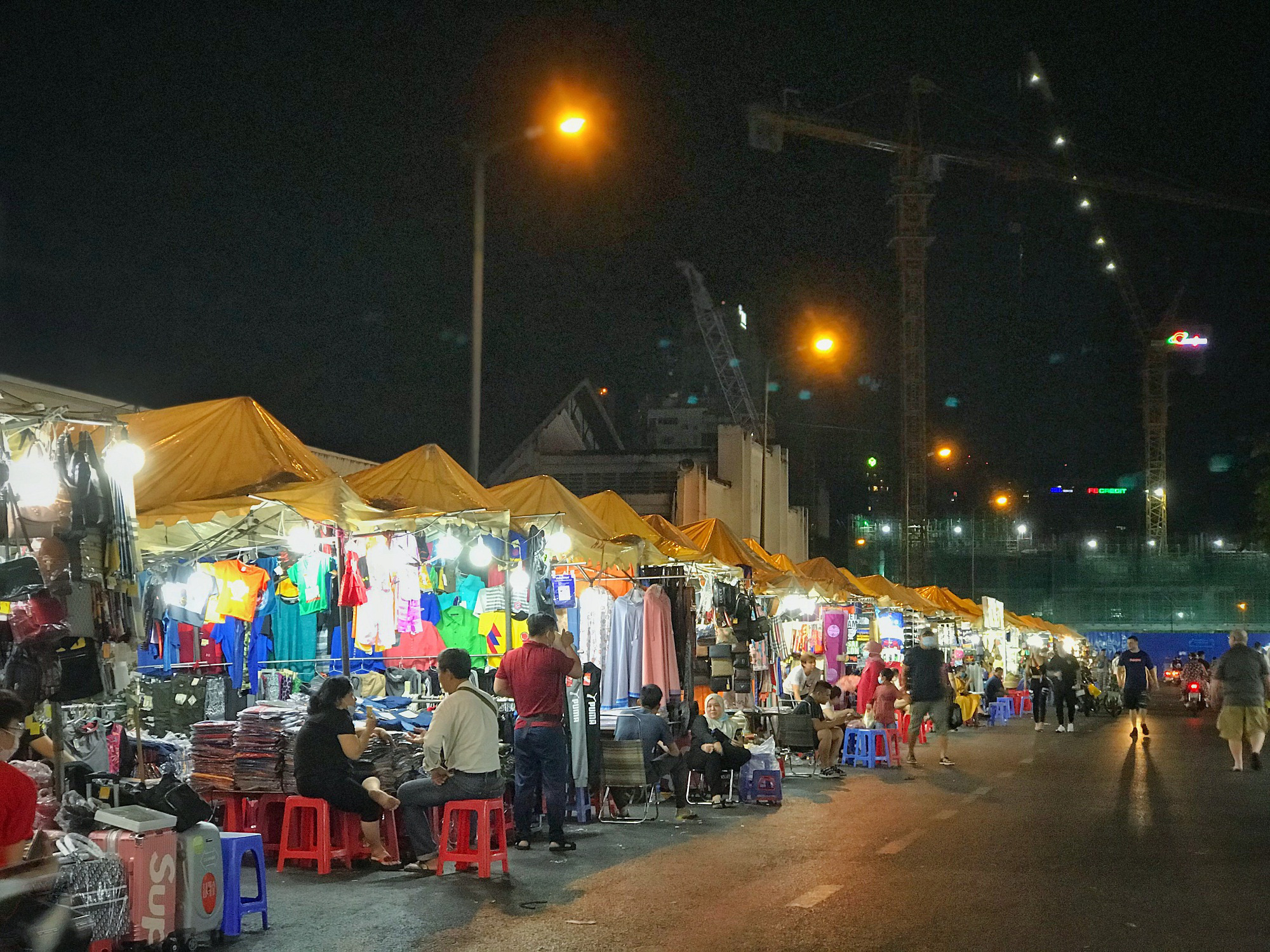 Sài Gòn 16/3: Các điểm vui chơi, du lịch tham quan tại quận 1 “vắng lặng” giữa mùa dịch Corona - Ảnh 2. Sài Gòn 16/3: Các điểm vui chơi, du lịch tham quan tại quận 1 “vắng lặng” giữa mùa dịch Corona - Ảnh 2.