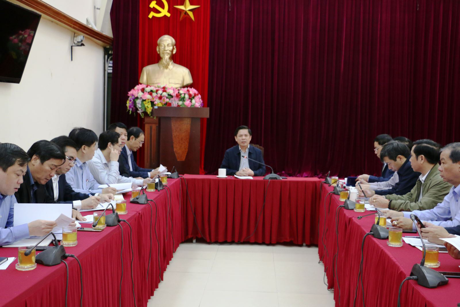 Bộ GTVT lên kế hoạch tháo gỡ khó khăn cho các doanh nghiệp bị ảnh hưởng bởi dịch COVID-19 - Ảnh 1. Bộ GTVT lên kế hoạch tháo gỡ khó khăn cho các doanh nghiệp bị ảnh hưởng bởi dịch COVID-19 - Ảnh 1.
