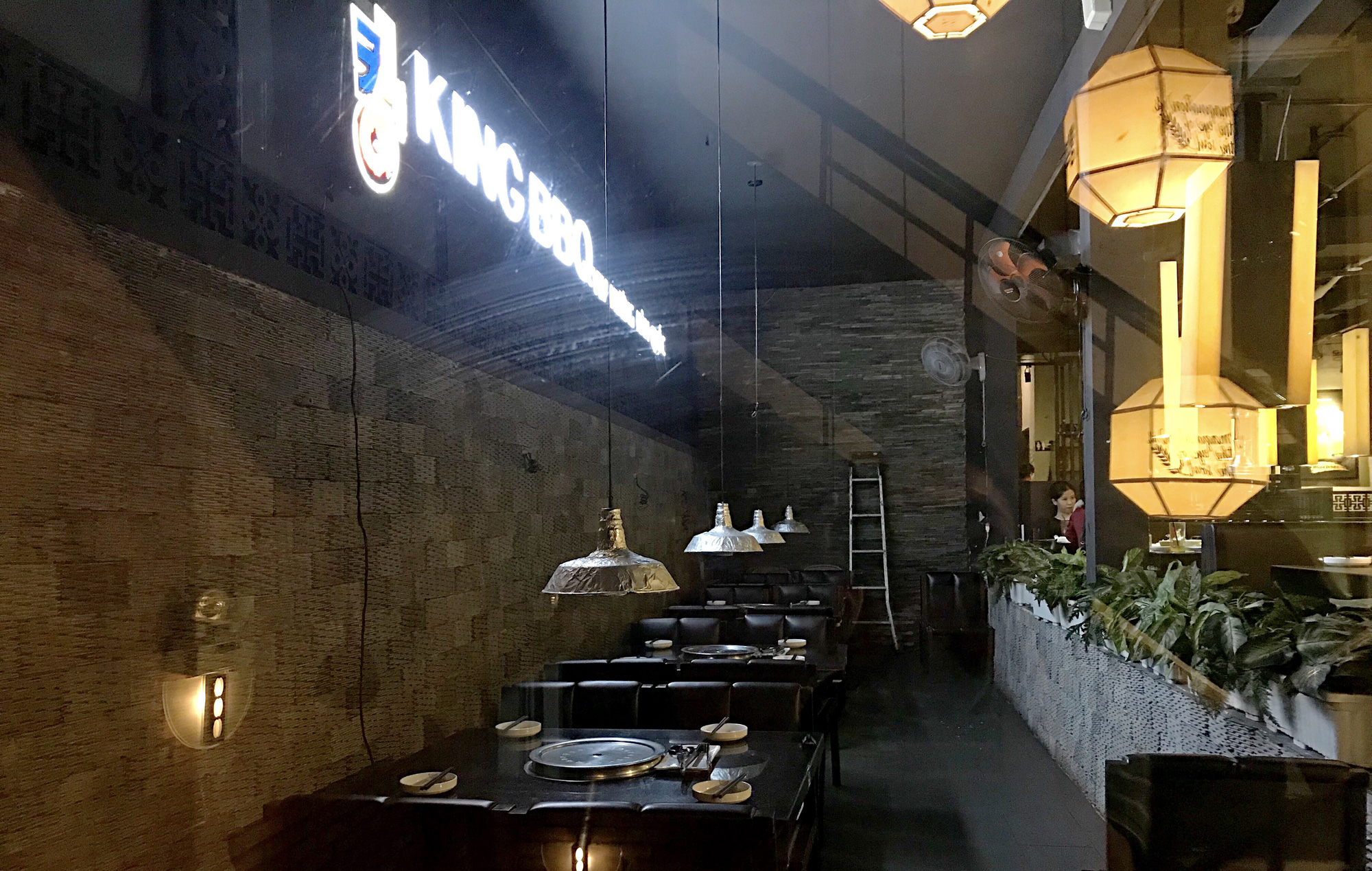 Sau quán ăn nhỏ, đến lượt ông lớn Gogi, King BBQ, Hotpot, Toocha… đóng hàng loạt cửa hàng vì dịch Covid-19 - Ảnh 4. Sau quán ăn nhỏ, đến lượt ông lớn Gogi, King BBQ, Hotpot, Toocha… đóng hàng loạt cửa hàng vì dịch Covid-19 - Ảnh 4.