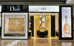 Dior và Givenchy chuyển sang sản xuất nước rửa tay giữa đại dịch Covid -19
