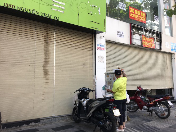 Mặt bằng 'tiền tỉ' bỏ hoang ở Sài Gòn vì dịch Covid-19 - Ảnh 3. Mặt bằng 'tiền tỉ' bỏ hoang ở Sài Gòn vì dịch Covid-19 - Ảnh 3.