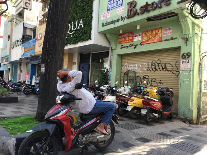 Mặt bằng 'tiền tỉ' bỏ hoang ở Sài Gòn vì dịch Covid-19 - Ảnh 6. Mặt bằng 'tiền tỉ' bỏ hoang ở Sài Gòn vì dịch Covid-19 - Ảnh 6.
