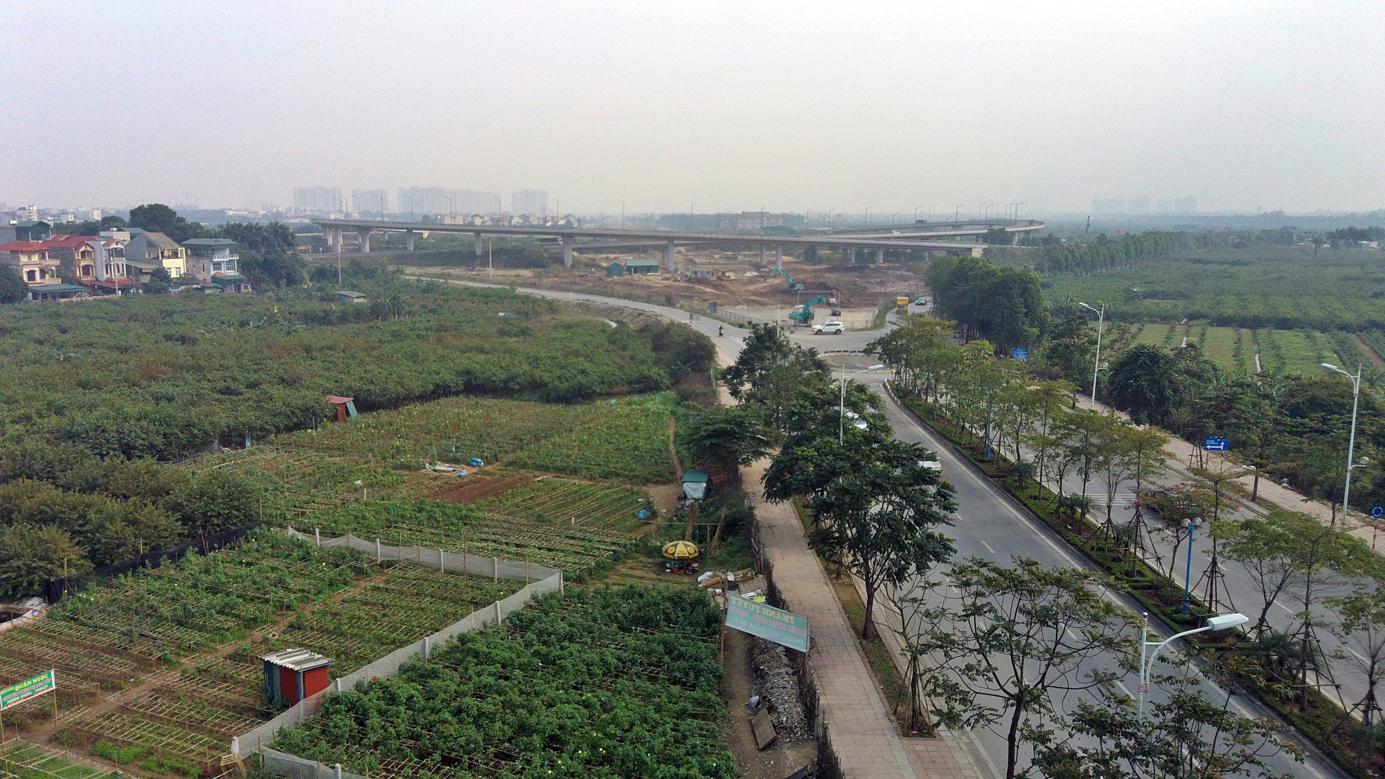 Chuẩn bị lên quận, hạ tầng giao thông huyện Gia Lâm đang thay đổi 'chóng mặt' - Ảnh 2. Chuẩn bị lên quận, hạ tầng giao thông huyện Gia Lâm đang thay đổi 'chóng mặt' - Ảnh 2.