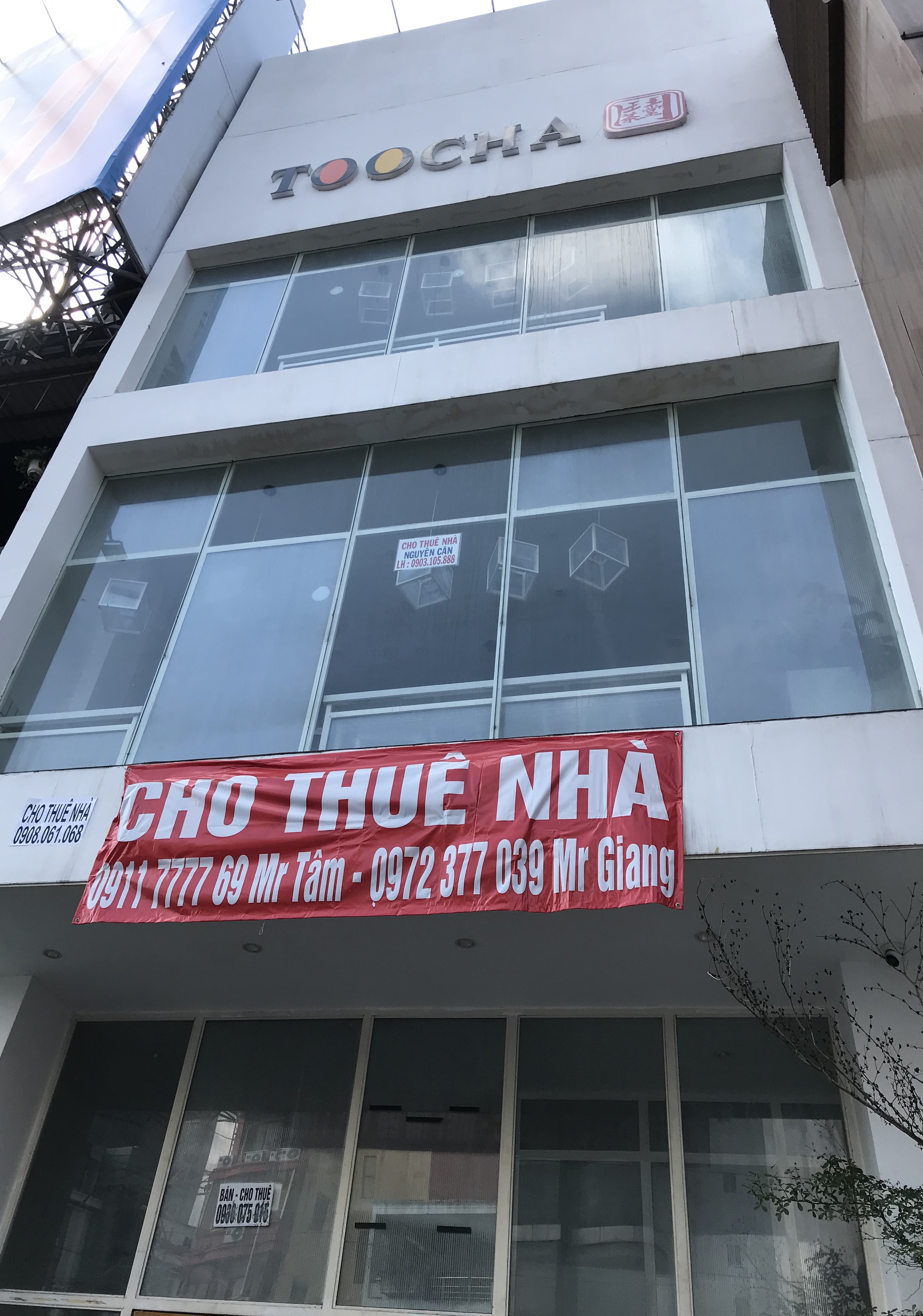 Hình ảnh loạt cửa hàng Toocha, sữa đậu nành Mr Bean của Shark Thủy, thậm chí 7-Eleven cũng đóng cửa vì Covid-19 - Ảnh 5. Hình ảnh loạt cửa hàng Toocha, sữa đậu nành Mr Bean của Shark Thủy, thậm chí 7-Eleven cũng đóng cửa vì Covid-19 - Ảnh 5.