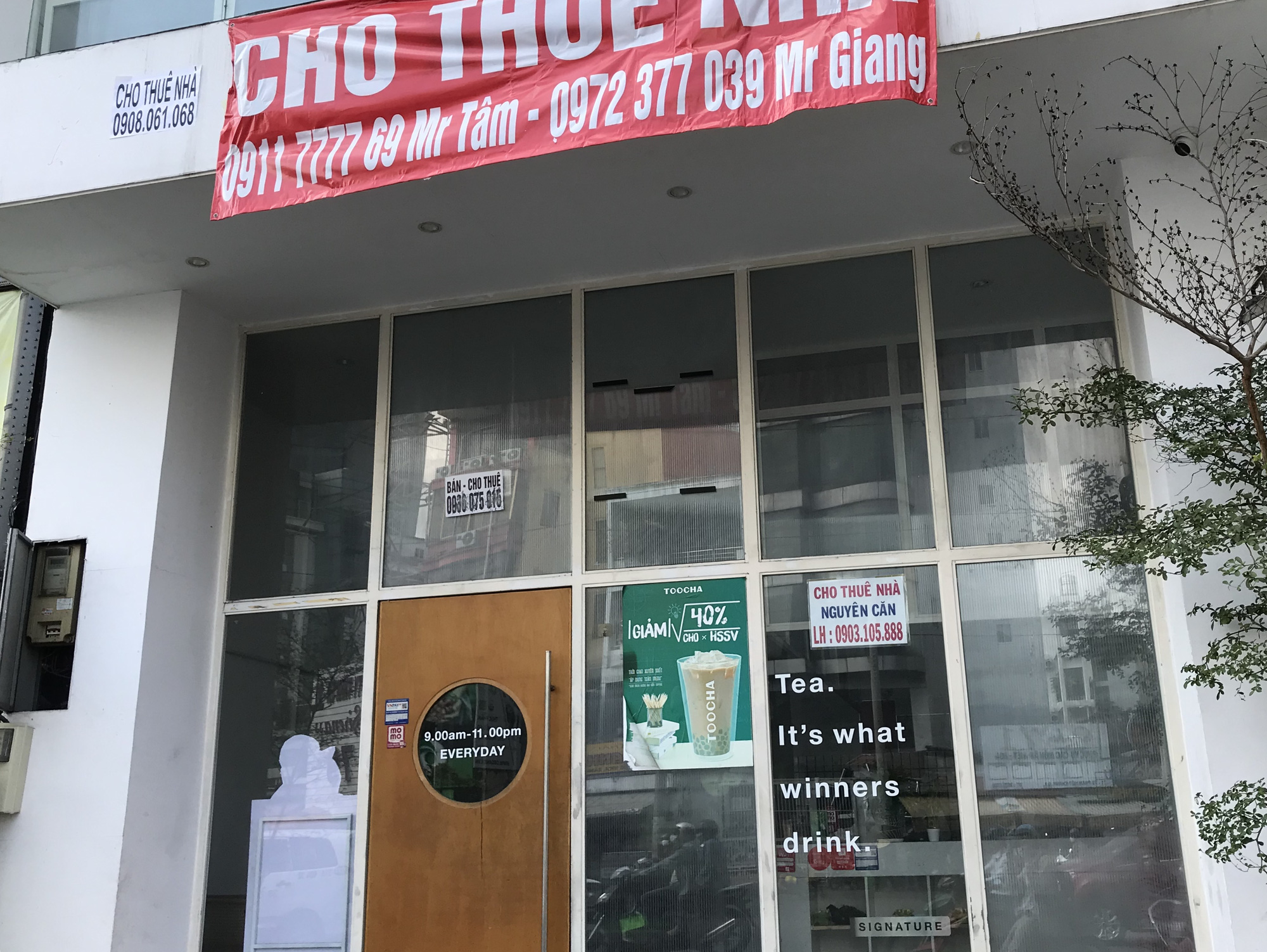 Hình ảnh loạt cửa hàng Toocha, sữa đậu nành Mr Bean của Shark Thủy, thậm chí 7-Eleven cũng đóng cửa vì Covid-19 - Ảnh 6. Hình ảnh loạt cửa hàng Toocha, sữa đậu nành Mr Bean của Shark Thủy, thậm chí 7-Eleven cũng đóng cửa vì Covid-19 - Ảnh 6.