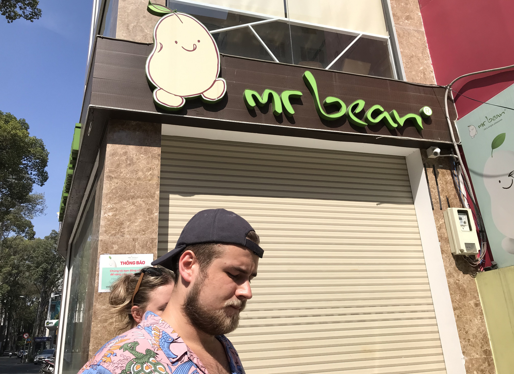 Hình ảnh loạt cửa hàng Toocha, sữa đậu nành Mr Bean của Shark Thủy, thậm chí 7-Eleven cũng đóng cửa vì Covid-19 - Ảnh 12. Hình ảnh loạt cửa hàng Toocha, sữa đậu nành Mr Bean của Shark Thủy, thậm chí 7-Eleven cũng đóng cửa vì Covid-19 - Ảnh 12.