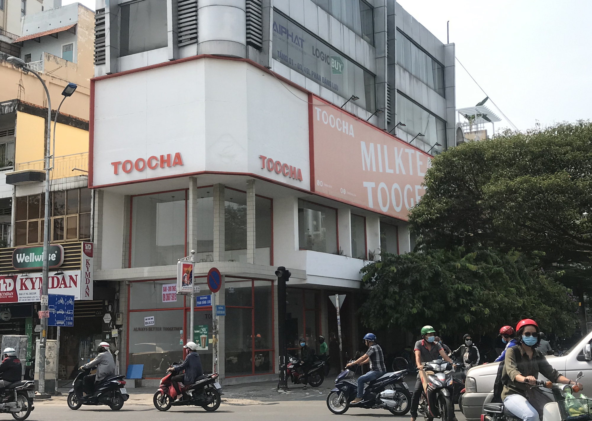 Hình ảnh loạt cửa hàng Toocha, sữa đậu nành Mr Bean của Shark Thủy, thậm chí 7-Eleven cũng đóng cửa vì Covid-19 - Ảnh 8. Hình ảnh loạt cửa hàng Toocha, sữa đậu nành Mr Bean của Shark Thủy, thậm chí 7-Eleven cũng đóng cửa vì Covid-19 - Ảnh 8.