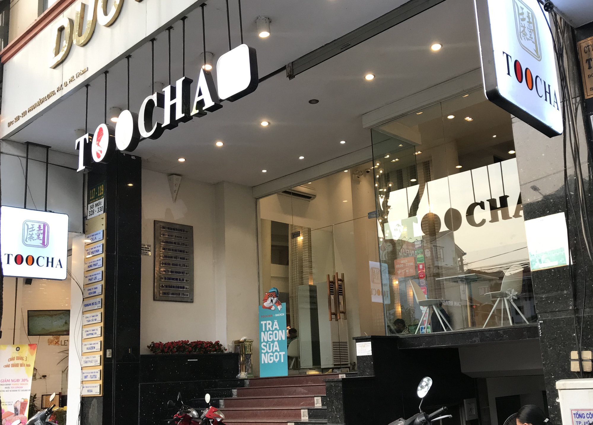 Hình ảnh loạt cửa hàng Toocha, sữa đậu nành Mr Bean của Shark Thủy, thậm chí 7-Eleven cũng đóng cửa vì Covid-19 - Ảnh 10. Hình ảnh loạt cửa hàng Toocha, sữa đậu nành Mr Bean của Shark Thủy, thậm chí 7-Eleven cũng đóng cửa vì Covid-19 - Ảnh 10.