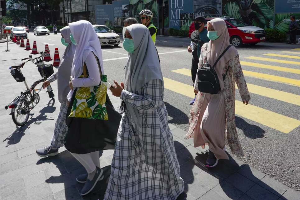 Malaysia phong tỏa toàn quốc và cú sốc trở thành tâm dịch Đông Nam Á - Ảnh 1. Malaysia phong tỏa toàn quốc và cú sốc trở thành tâm dịch Đông Nam Á - Ảnh 1.