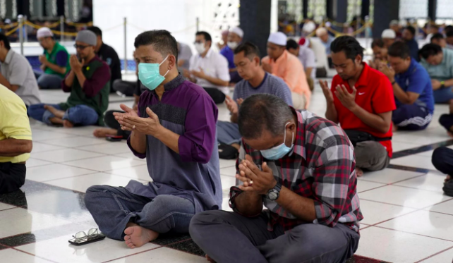 Malaysia phong tỏa toàn quốc và cú sốc trở thành tâm dịch Đông Nam Á - Ảnh 3. Malaysia phong tỏa toàn quốc và cú sốc trở thành tâm dịch Đông Nam Á - Ảnh 3.