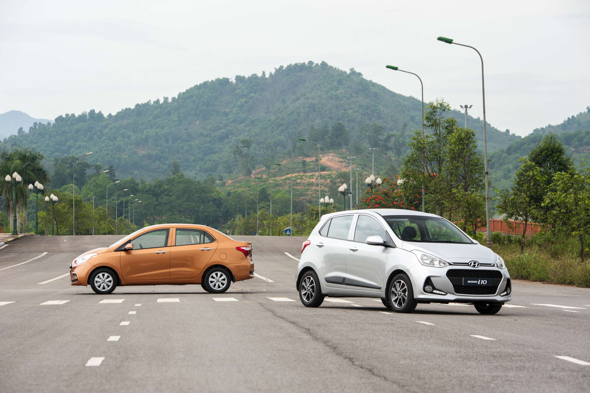 Hàng loạt mẫu xe Hyundai tại Việt Nam được giảm giá sốc giữa mùa Covid - 19 - Ảnh 1. Hàng loạt mẫu xe Hyundai tại Việt Nam được giảm giá sốc giữa mùa Covid - 19 - Ảnh 1.