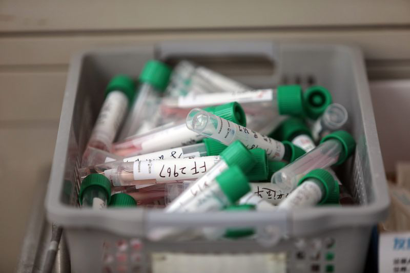 Trung Quốc bắt đầu thử nghiệm vaccine ngừa Covid - 19 trên người - Ảnh 1.