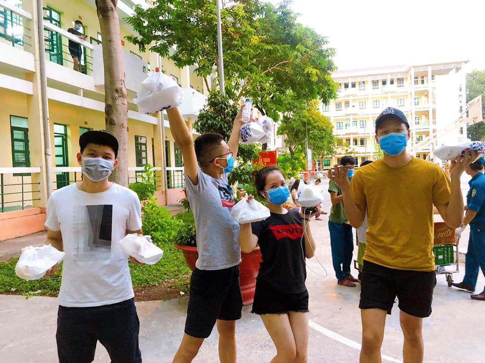 Nhật kí 'Học kì quân sự' mùa dịch Covid-19 của du học sinh trở về từ CH Séc - Ảnh 28. Nhật kí 'Học kì quân sự' mùa dịch Covid-19 của du học sinh trở về từ CH Séc - Ảnh 28.