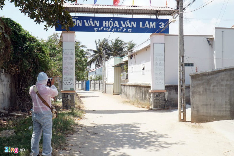 Bệnh nhân thứ 61 hành lễ với 300 người - Ảnh 1. Bệnh nhân thứ 61 hành lễ với 300 người - Ảnh 1.