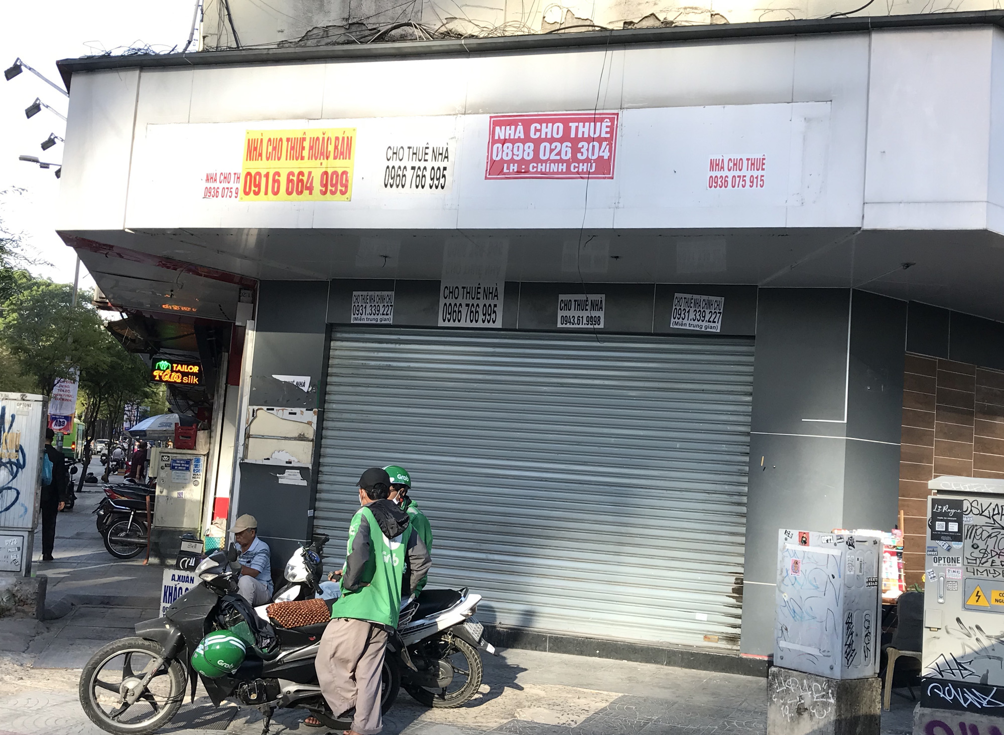 Nghỉ việc tạm thời do dịch Covid-19 có được hưởng lương? - Ảnh 2. Nghỉ việc tạm thời do dịch Covid-19 có được hưởng lương? - Ảnh 2.