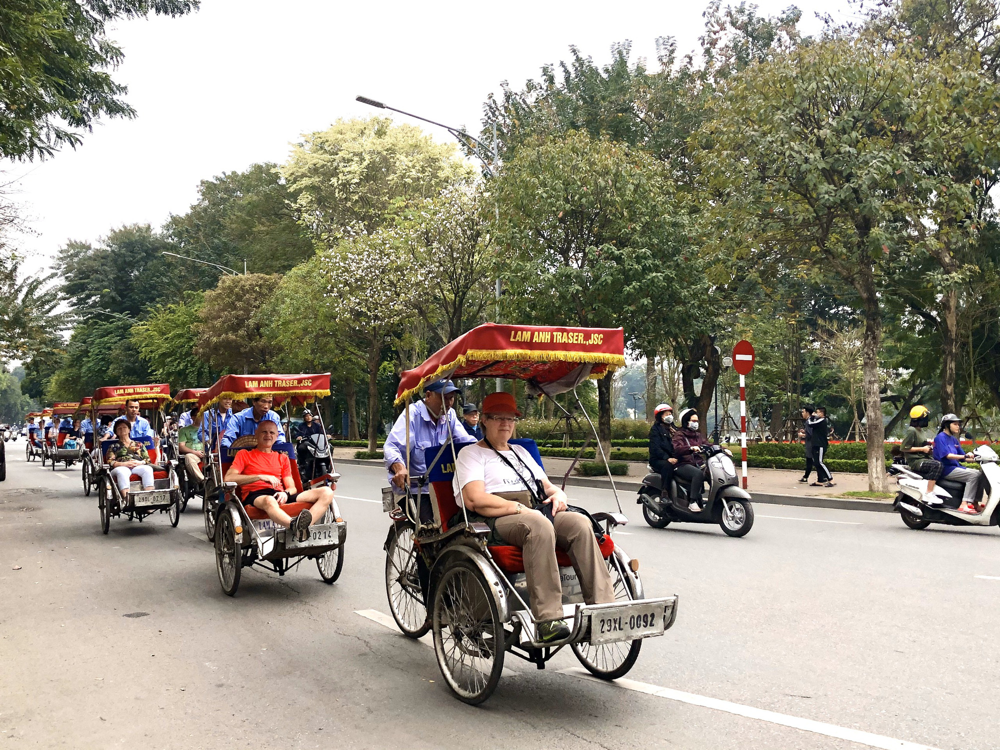 Lượng khách quốc tế đến Việt Nam giảm mạnh trong tháng 3 do ảnh hưởng của dịch corona - Ảnh 1. Lượng khách quốc tế đến Việt Nam giảm mạnh trong tháng 3 do ảnh hưởng của dịch corona - Ảnh 1.