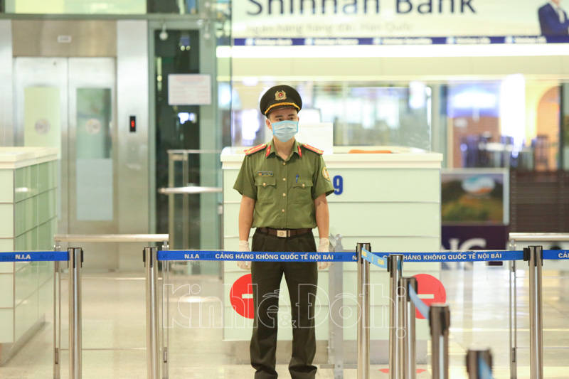 Cận cảnh qui trình khai báo y tế khi nhập cảnh tại sân bay Nội Bài - Ảnh 10. Cận cảnh qui trình khai báo y tế khi nhập cảnh tại sân bay Nội Bài - Ảnh 10.