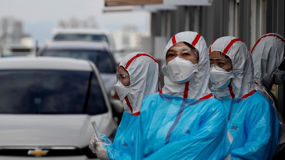 Lí do khiến tỉ lệ tử vong vì virus corona ở Hàn Quốc thấp và ở Itlay lại cao - Ảnh 2. Lí do khiến tỉ lệ tử vong vì virus corona ở Hàn Quốc thấp và ở Itlay lại cao - Ảnh 2.