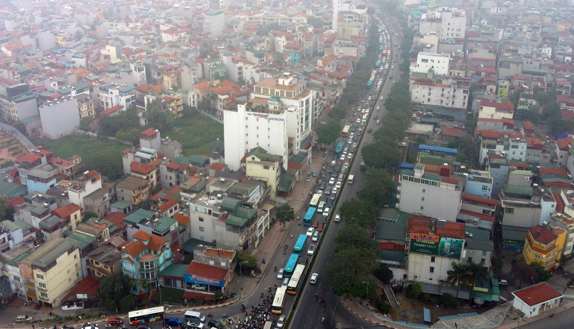 Đang dịch Covid-19, cầu Chương Dương vẫn ùn tắc thường xuyên - Ảnh 3. Đang dịch Covid-19, cầu Chương Dương vẫn ùn tắc thường xuyên - Ảnh 3.