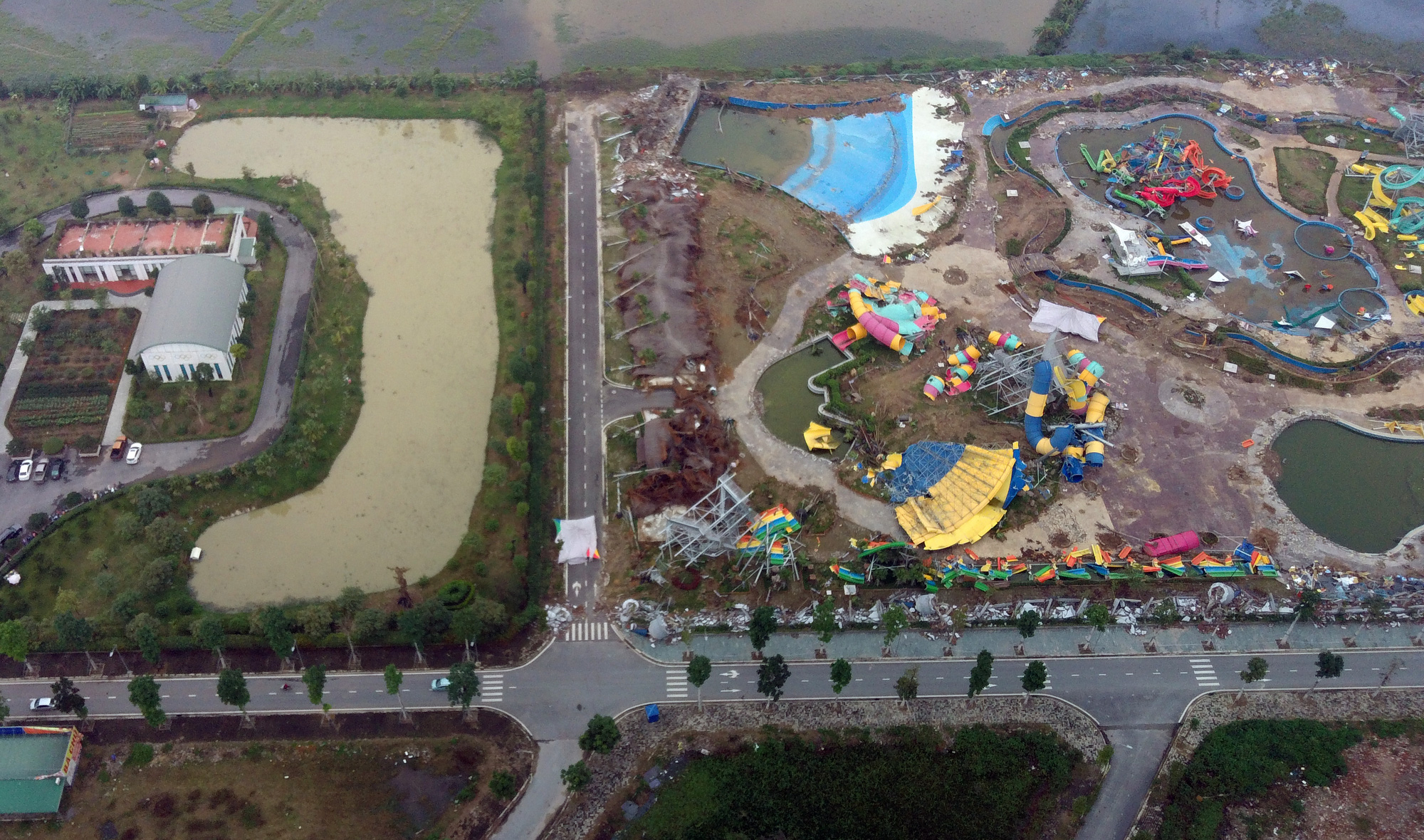 Công viên nước Thanh Hà tan hoang sau hơn hai tháng phá dỡ - Ảnh 5. Công viên nước Thanh Hà tan hoang sau hơn hai tháng phá dỡ - Ảnh 5.