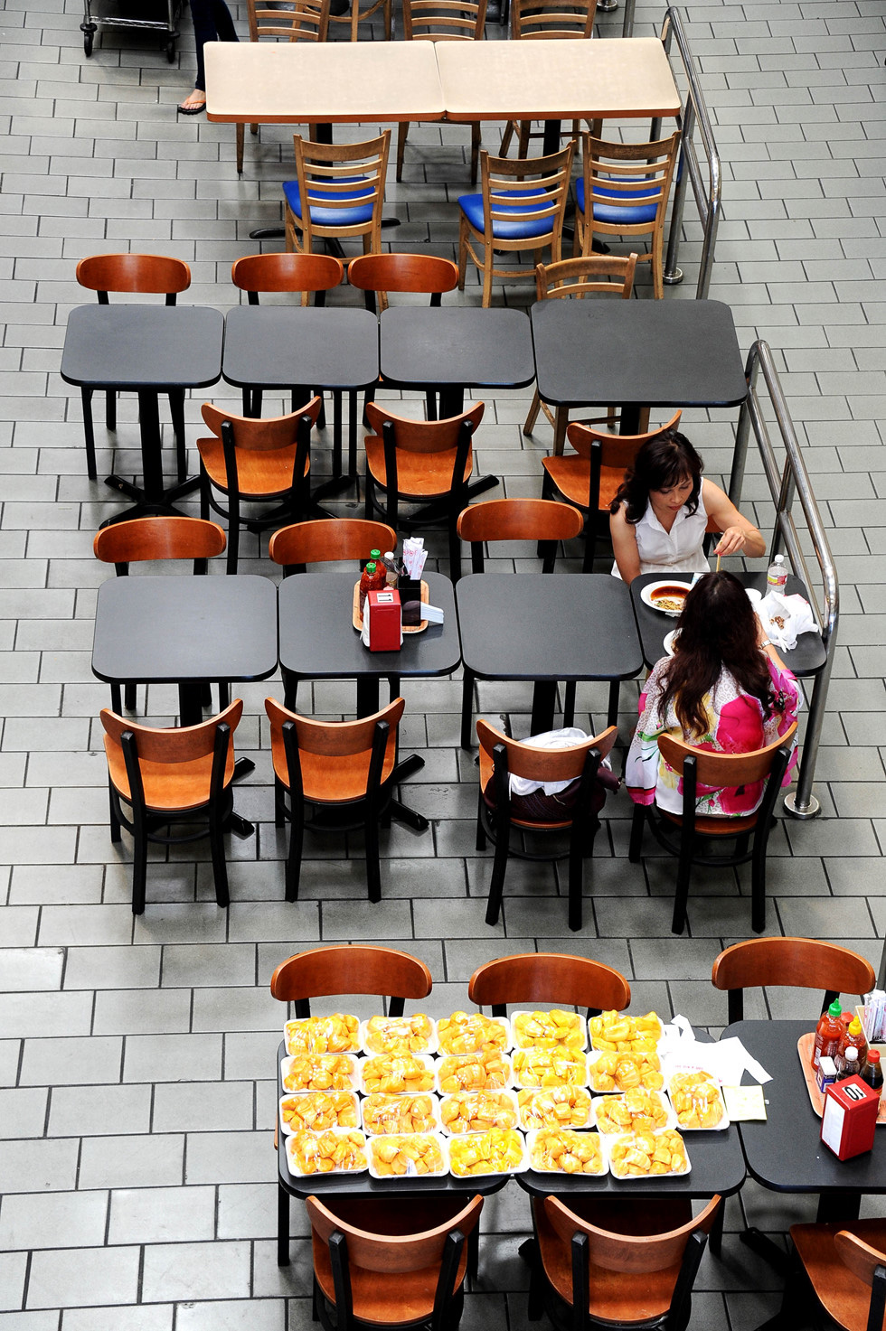 Việt kiều Mỹ: Quận Cam đóng cửa vì dịch Covid-19, Little Saigon vắng tanh - Ảnh 2. Việt kiều Mỹ: Quận Cam đóng cửa vì dịch Covid-19, Little Saigon vắng tanh - Ảnh 2.