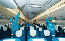 Cận cảnh công đoạn khử trùng phòng Covid-19 trên các chuyến bay của Vietnam Airlines